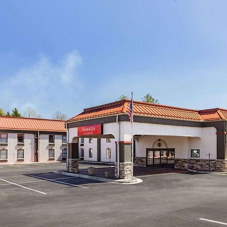Ramada By Wyndham Hendersonville Exterior foto
