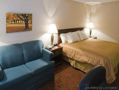 Ramada By Wyndham Hendersonville Exterior foto